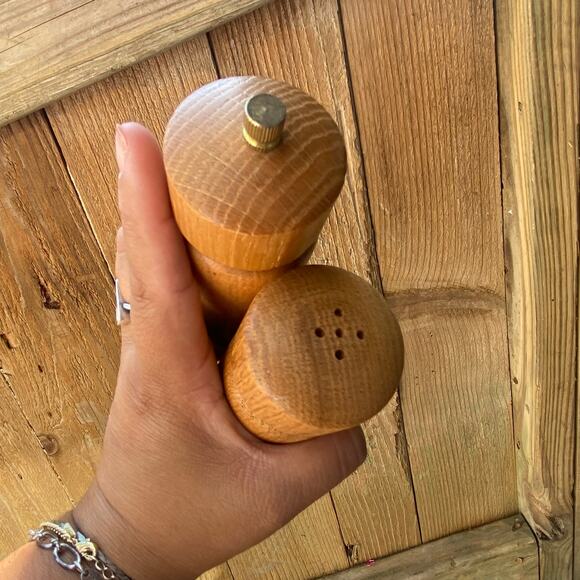 Vintage Wooden Salt & Pepper - Picture 3 of 3